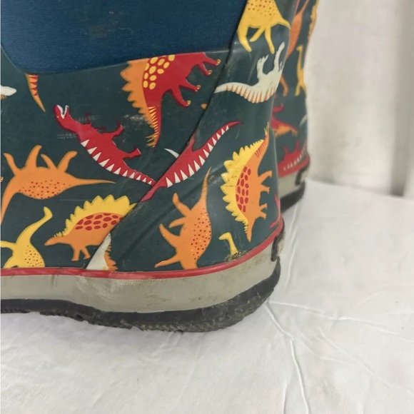 Bogs K Classic Youth Size 5 Dino Rain Boot Pull On waterproof Flaw - Picture 8 of 15